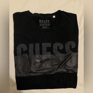 Men’s black GUESS t-shirt